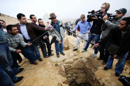 Zahi Hawass (C), the secretary general of Egypt's Supreme Council of Antiquities (ESCA) speaks to media in front of tombs belonging to the workers who built the great pyramids in Giza, on the outskirts of Cairo, Jan. 11, 2010. Egyptian archaeologists discovered a new set of tombs belonging to the workers who built the great pyramids, ESCA said on Sunday. The newly discovered tombs date to Egypt's 4th Dynasty (2575 B.C. to 2467 B.C.) when the great pyramids were built, according to Zahi Hawass. The discoveries show that the workers were paid laborers, rather than the slaves of popular imagination. (Xinhua/Zhang Ning)