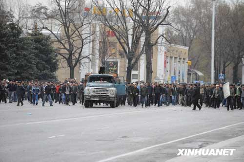 At least 17 people were killed and 180 others were injured in clash between police and opposition protesters in the capital city of Bishkek Wednesday, the Health Ministry said. 