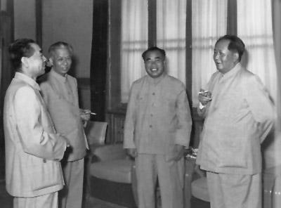1956年6月，朱德和毛澤東、劉少奇、周恩來在中南海懷仁堂