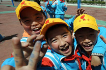 Chinese-version report on state of children issued on Universal Children´s Day