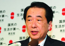 <b><center>菅直人</center></b>1980年6月首次當選眾議員，1994年1月加入日本新黨。1996年9月，他與鳩山由紀夫等人組建民主黨，並與鳩山共同出任黨首，民主黨創始人之一。2010年6月4日當選第94任首相。