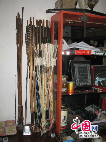 楊福喜收藏和製作的傳統弓