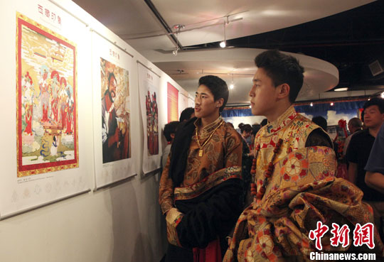 當地時間6月26日，由中國駐紐約總領館、紐約中國和平統一促進會、中華海外聯誼會聯合舉辦的“西藏印象”攝影展在紐約開幕。中新社發 阮煜琳 攝