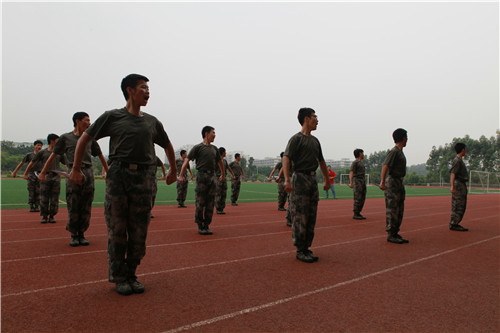 軍事訓練營現場圖片