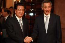 President Hu meets Singaporean leaders to discuss bilateral ties