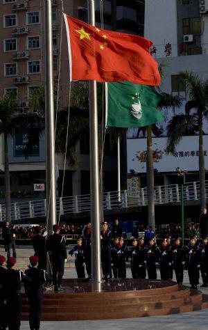 The flag-raising ceremony marking the 10th anniversary of Macao's return to the motherland is held at the Golden Lotus Square in Macao Special Administrative Region (SAR) in south China on Dec. 20, 2009.(Xinhua/Lui Siu Wai)