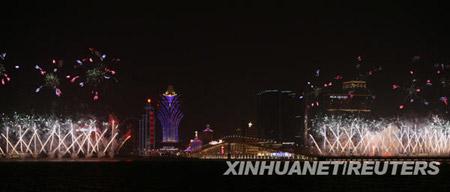 Fireworks explode during celebrations of the 10th anniversary of Macao's return to the motherland in Macao SAR of south China on Dec. 20, 2009.  (Xinhua/Reuters Photo)