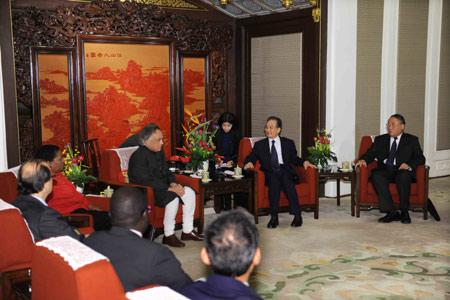 Chinese Premier Wen Jiabao (2nd, R) meets with representatives from India, South Africa, Brazil and the G77 group of developing nations, who are here for consultations with China on climate change issues, in Beijing, China, Nov. 27, 2009.(Xinhua/Li Tao)