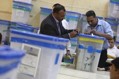 Iraqi staffers at the electoral counting and sorting center in Baghdad. The final results from Iraq's March 7 parliamentary polls will be published on March 26, according to the the spokesman for the country's election commission. (AFP/File/Ahmad al-Rubaye)