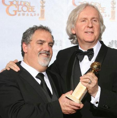 James Cameron wins the best director award for his visually stunning box-office sensation "Avatar" at the Golden Globe awards ceremony held in Los Angeles Sunday night, Jan 18, 2010.(Xinhua/AFP Photo)