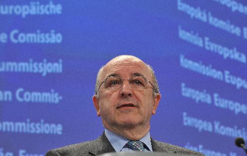 EU Economic and Monetary Affairs Commissioner Joaquin Almunia addresses a news conference at EU headquarters in Brussels, capital of Belgium, on Feb. 3, 2010. The European Commission (EC) endorsed on Wednesday Greece's plan to bring its budget deficit below 3 percent of gross domestic product (GDP) by 2012, saying it would closely monitor the plan's execution. (Xinhua/Wu Wei)