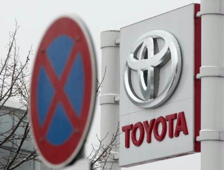 The Toyota logo is pictured in front of a retailer in Vienna February 4, 2010.(Xinhua/Reuters Photo)