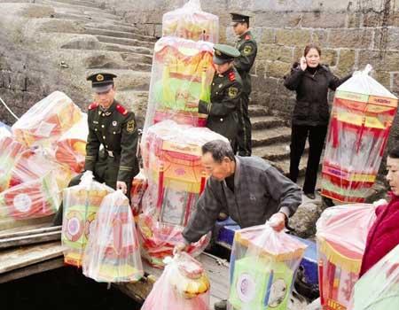 Each year, people in Mawei in Fujian province and Taiwan-administered Mazu share the holiday spirit of the Lantern Festival. 