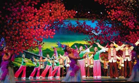 A stage extravaganza,"Impression of the Hakkas", has premiered in the southern city of Guangzhou. 