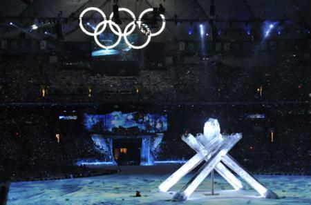 The Olympic flame is extinguished during the closing ceremony of the 2010 Winter Olympic Games in Vancouver's BC Place, Canada on Feb. 28, 2010.  The Vancouver Winter Olympics concluded here on Sunday. (Xinhua/Wu Wei)