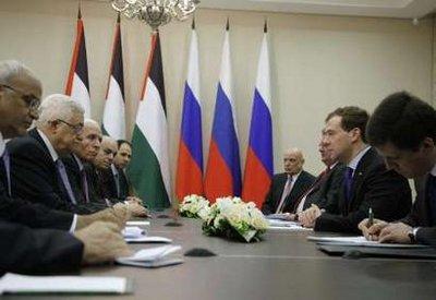 Russia's President Dmitry Medvedev (2nd R) and his Palestinian counterpart Mahmoud Abbas (2nd L) meet in Sochi January 26, 2010.REUTERS/Ria Novosti/Kremlin/Dmitry Astakhov (RUSSIA - Tags: POLITICS)