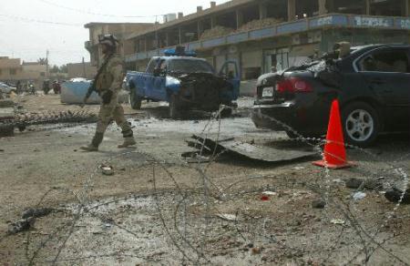 Up to 11 people were killed and 21 others wounded when a suicide car bomb on Thursday struck a security checkpoint outside provincial government offices in Ramadi, capital of western Iraq's Anbar province, a provincial police source and witnesses said.  (Xinhua/Reuters )