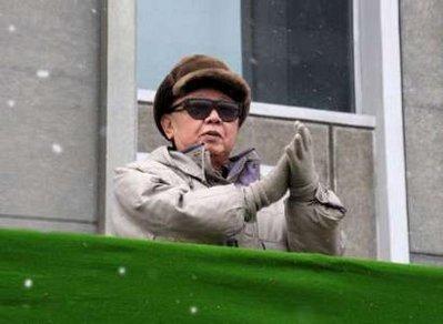 North Korean leader Kim Jong-il claps during a mass rally in Hamhung Square to celebrate the completion of the February 8 Vinalon Complex in Hamhung in South Hamgyong Province March 6, 2010 in this picture released by the North's KCNA news agency on March 7, 2010.REUTERS/KCNA