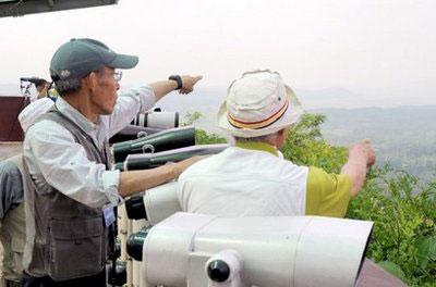Tourists look at the DPRK side at an observation tower in Paju on the southern side of the Demilitarized Zone (DMZ) dividing the two Koreas, 2009. (AFP/File/Jung Yeon-Je)