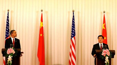 Chinese President Hu Jintao holds a press conference with visiting U.S. President Barack Obama following their official talks at the Great Hall of the People in Beijing on Nov. 17, 2009. (Xinhua/Li Xueren)