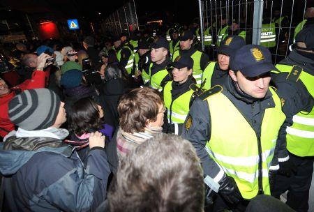 A failed security system caused a huge backlog for delegates returning from a one-day break to start the second week of the United Nations climate change conference in Copenhagen.