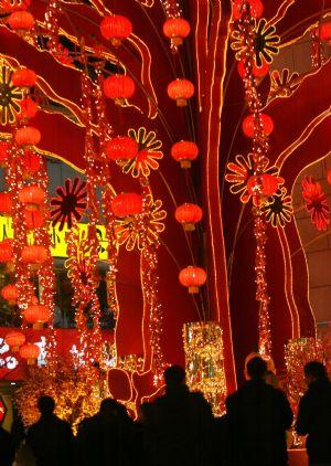 Red lanterns are seen around the trees and buildings on a street in Suzhou, east China's Jiangsu Province, Jan. 14, 2010, to add festive atmosphere as the Spring Festival draws near.(Xinhua/Hang Xingwei)