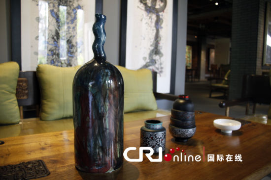 許燎源設計的琉璃酒瓶 攝影：馬裏
