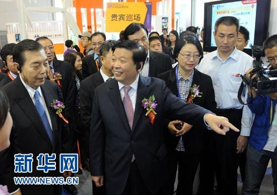山東省委副書記、省長姜大明在博覽會現場參觀。新華社記者 李紫恒 攝