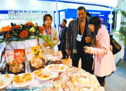 11月6日，為期三天的第十七屆中國國際漁業博覽會在大連隆重舉行。獐子島集團參展40個標準展位、面積達到360平方米，是所有參展商中規模最大的企業，展示了數百種産品及系列新品。