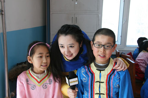 杜悅姐姐採訪佳木斯市街津口赫哲族中心校學生