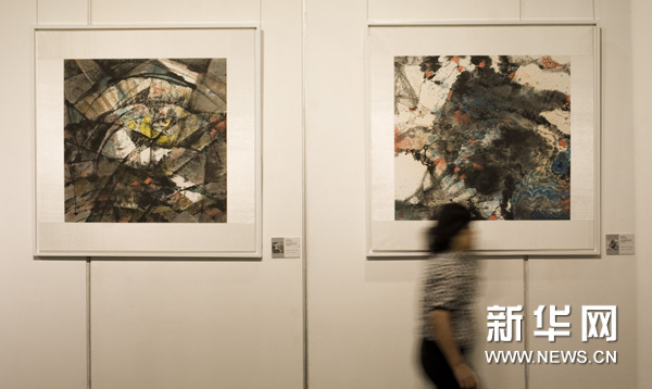 6月24日，觀眾在觀看展品。新華網圖片 呂小煒 攝