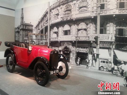 圖為上世紀20年代上海流行一時的小汽車。　張明　攝