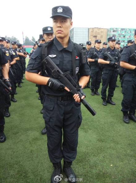 北京警方舉行反恐實兵演練提升反恐防暴水平（圖）