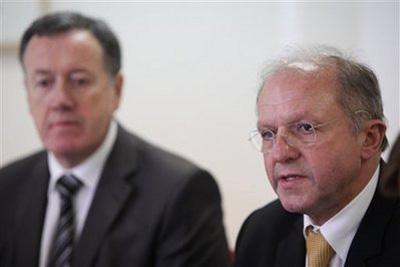 Jean-Paul Troadec, director of France's accident investigation agency BEA, right, and lead investigator Alain Bouillard speak to the press after meeting with the relatives of the victims of the crashed Air France flight 447 in Rio de Janeiro, Saturday, Dec. 12, 2009.(AP Photo/Felipe Dana)