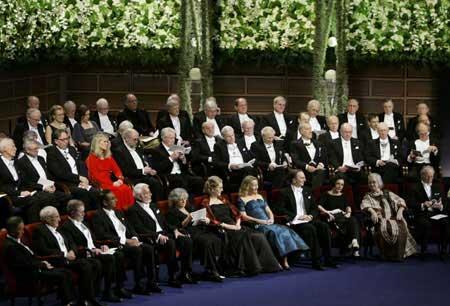 The 2009 Nobel Prize winners attend the prize giving ceremony at the Concert Hall in Stockholm December 10, 2009.(Xinhua/Reuters Photo)