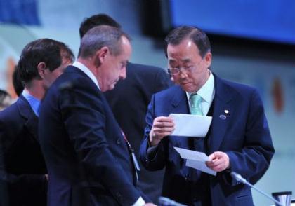 UN Secretary-General Ban Ki-moon (1st, R) talks with Yvo de Boer (2nd, L), Executive Secretary of United Nations Framework Convention on Climate Change, during the UN Climate Change Conference in Copenhagen, capital of Denmark, on Dec. 19, 2009. (Xinhua/Wu Wei)