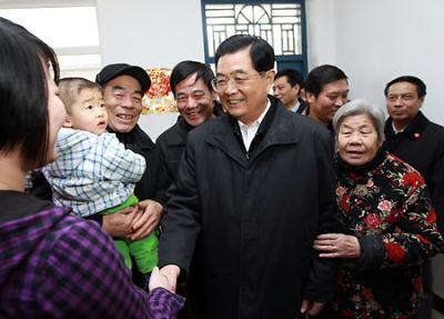 Hu Jintao (C, front), Chinese President, general secretary of the Central Committee of the Communist Party of China (CPC) and chairman of the Central Military Commission, shakes hands with a family member of villager Zhang Futai during an inspection tour at a village of Liqizhuang Town, Sanhe City, north China's Hebei Province, on Jan. 1, 2010. Hu Jintao made the inspection tour in Sanhe City on Friday. (Xinhua Photo)