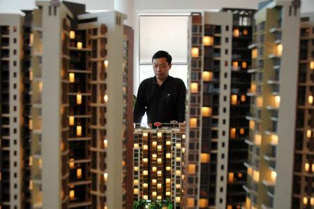 A customer checking out a model of a real estate project in Shenzhen, Guangdong province. Property prices in China's 70 major cities rose at the fastest pace in 16 months in November. (China Daily/Qiu Daocen)