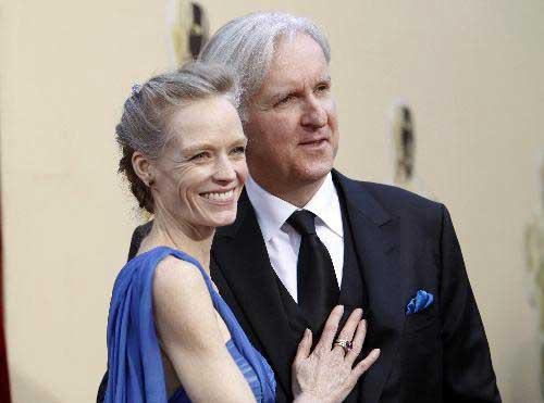 James Cameron and wife, Suzy Amis arrives at the 82nd Academy Awards Sunday, March 7, 2010, in the Hollywood section of Los Angeles.(Xinhua/Reuters Photo)