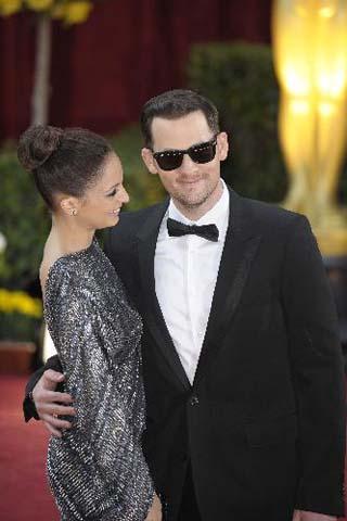 Nicole Richie, right, and husband Joel Madden arrive at the 82nd Academy Awards Sunday, March 7, 2010, in the Hollywood section of Los Angeles.(Xinhua/Qi Heng) 