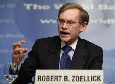 World Bank President Robert Zoellick speaks at the opening news conference of the spring International Monetary Fund-World Bank meeting at the IMF headquarters building in Washington April 22, 2010. REUTERS/Yuri Gripas