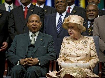 Trinidad & Tobago's Prime Minister Patrick Augustus Mervyn Manning (L) and Britain's Queen Elizabeth II pose during the family picture after the opening ceremony of the Commonwealth Heads of Government Meeting. Leaders of the Commonwealth's two billion people and the UN chief joined Friday to push for a deal at upcoming climate talks to save the planet from catastrophic global warming.(AFP/Luis Acosta)  