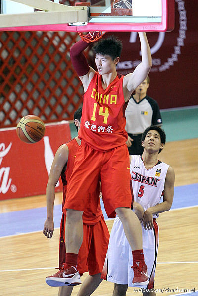 19歲的王哲林成為中國男籃國手