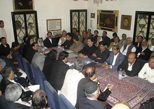 Pakistan People's Party holds a meeting at Bhutto's residence in Naudero, near Larkana, Pakistan on Sunday, Dec. 30, 2007. (Xinhua Photo)