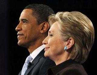 Democratic presidential candidates Senator Barack Obama and Senator Hillary Clinton pose for photographers prior to the CNN/Los Angeles Times Democratic presidential debate in Hollywood, California Jan. 31, 2008. (Xinhua/Reuters Photo)