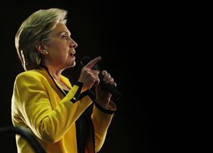 Democratic presidential candidate Senator Hillary Clinton speaks at a campaign stop at Clark University in Worcester, Massachusetts Feb. 4, 2008. (Xinhua/Reuters Photo)