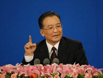 Chinese Premier Wen Jiabao answers questions on a press conference after the closing ceremony of the First Session of the 11th National People's Congress (NPC) at the Great Hall of the People in Beijing, capital of China, March 18, 2008. The annual NPC session closed on Tuesday.(Xinhua Photo)