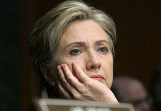 US Democratic presidential candidate Senator Hillary Clinton listens during a hearing on the state of the war in Iraq at the Senate Armed Services Committee on Capitol Hill in Washington April 8, 2008. [Agencies]