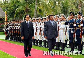 Hu Jintao meets with Pakistani President Pervez Musharraf.(Photo: xinhua)