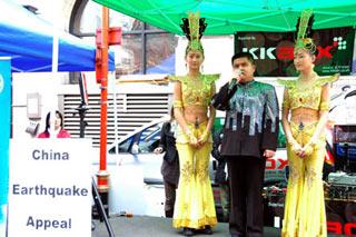 Actors from Chinese Art Ensemble of the Handicapped perform to raise money at China Town in London, capital of Britain, May 25, 2008. Charity fundraising activities for China’s quake-hit Sichuan Province were held across the world by overseas Chinese Sunday.(Xinhua Photo)